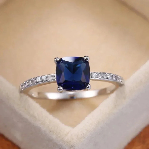 18k White Gold Diamond Sapphire Cushion Cut Ring